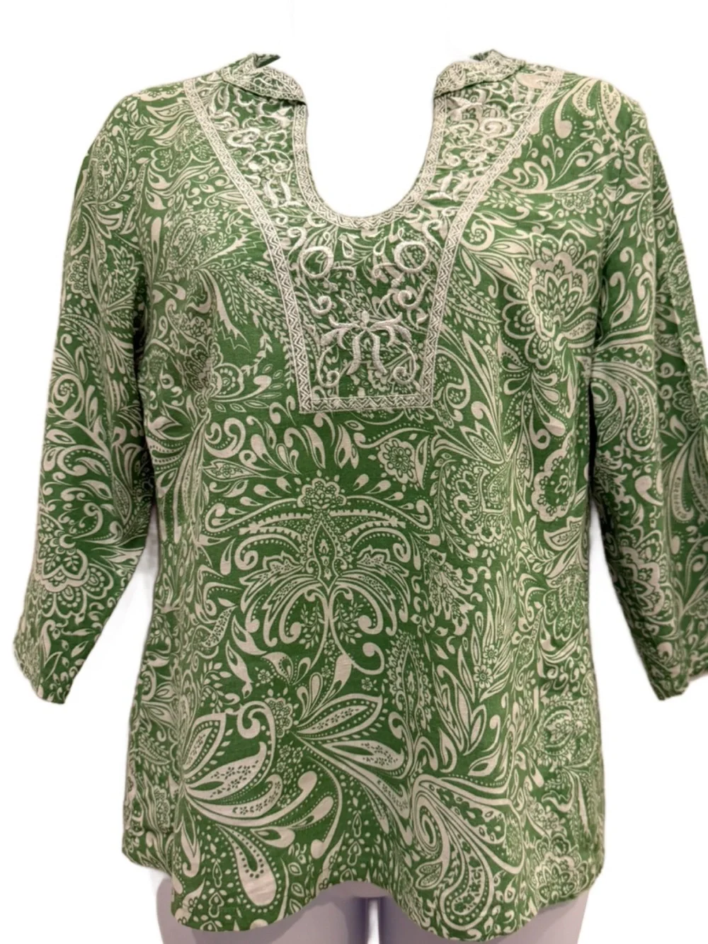Valerie Bertinelli green and white paisley linen blend tunic. Small